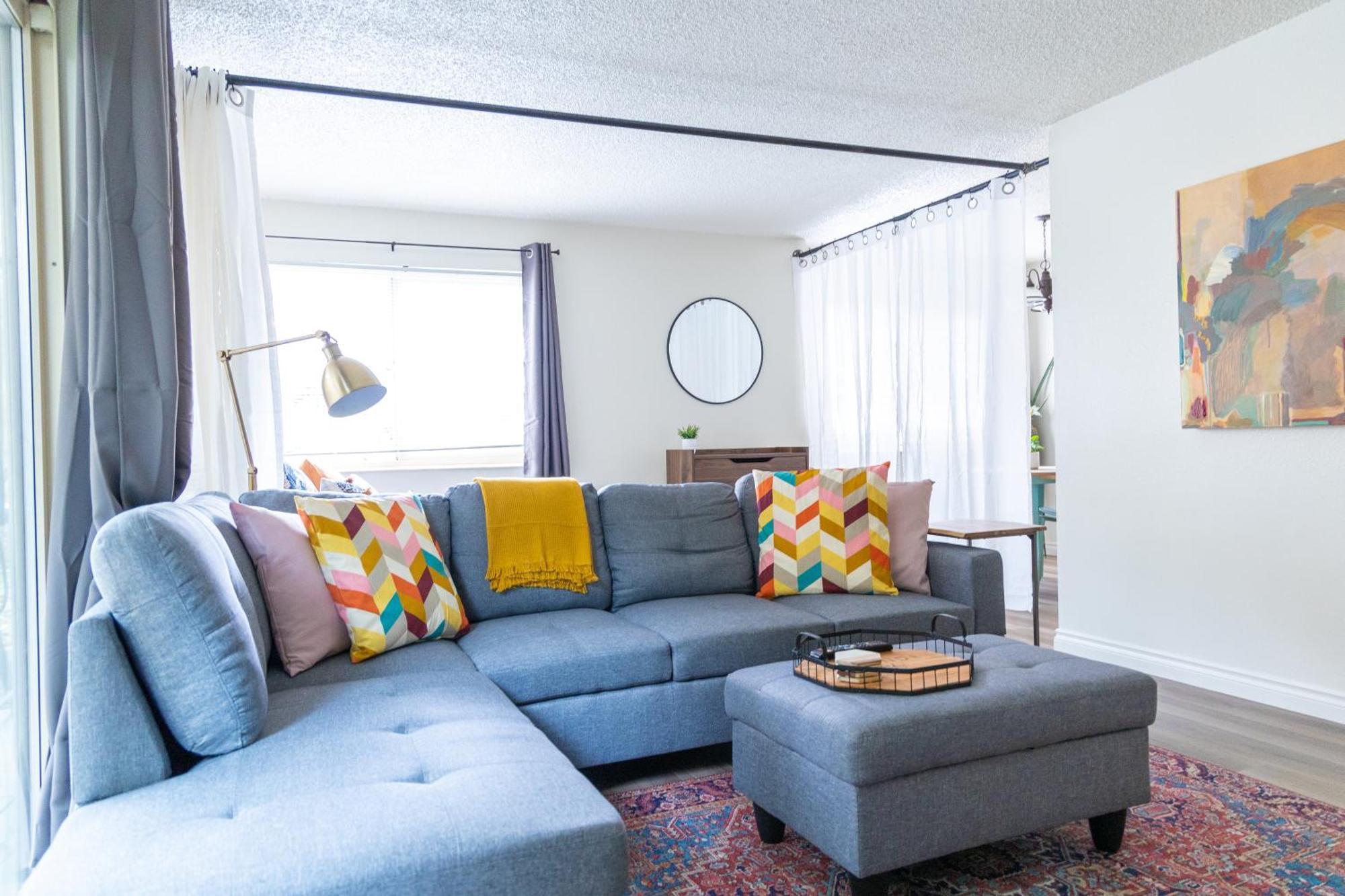 King Bed + Studio! Free Parking, Patio, Wfh Space! Seattle Exterior photo