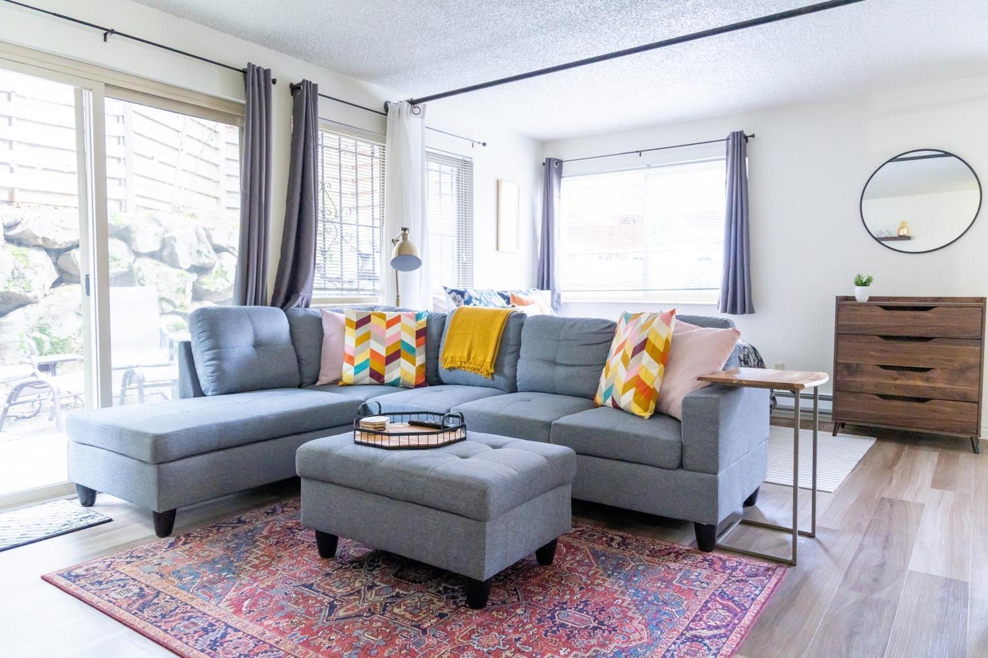 King Bed + Studio! Free Parking, Patio, Wfh Space! Seattle Exterior photo