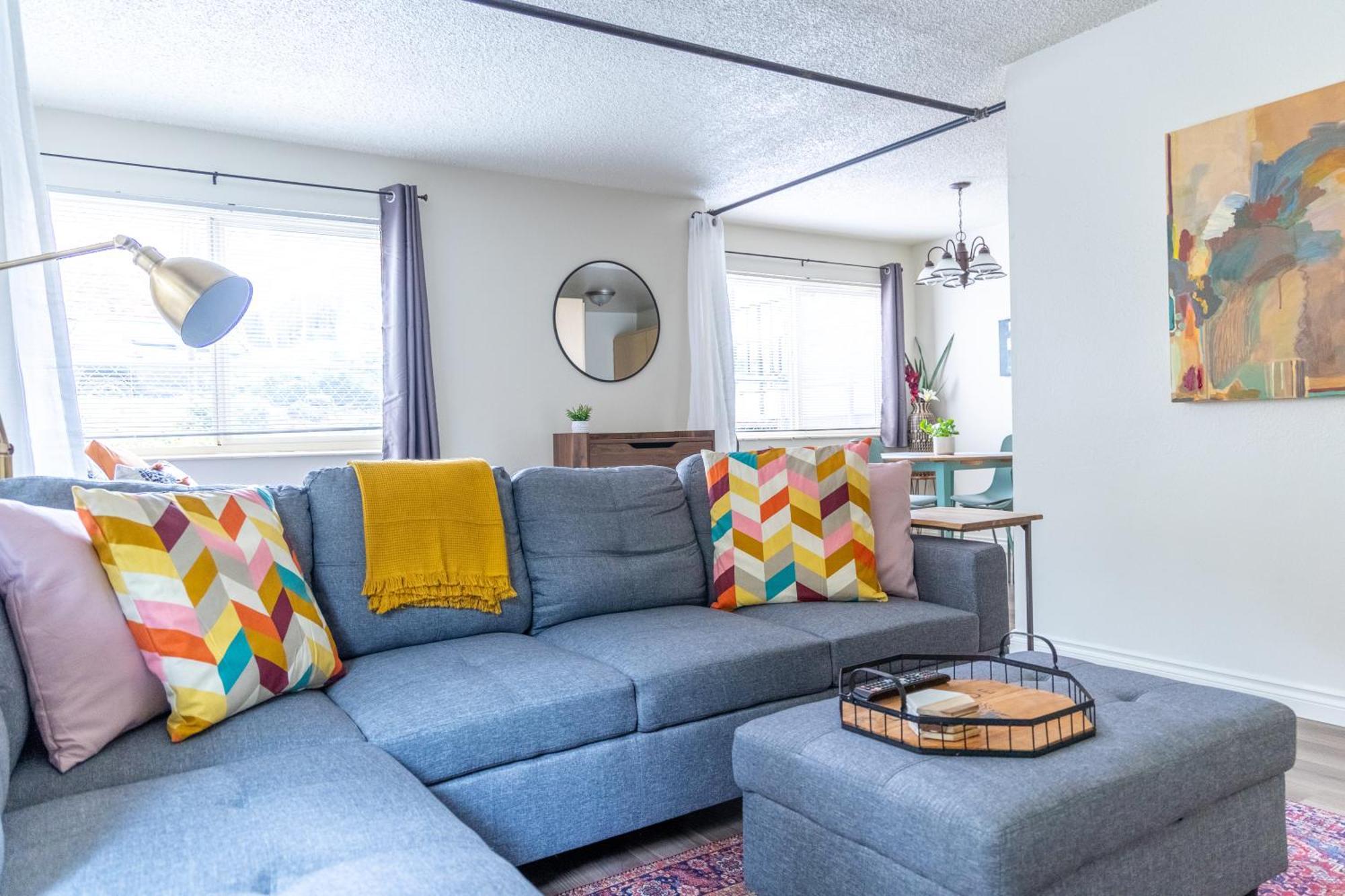 King Bed + Studio! Free Parking, Patio, Wfh Space! Seattle Exterior photo