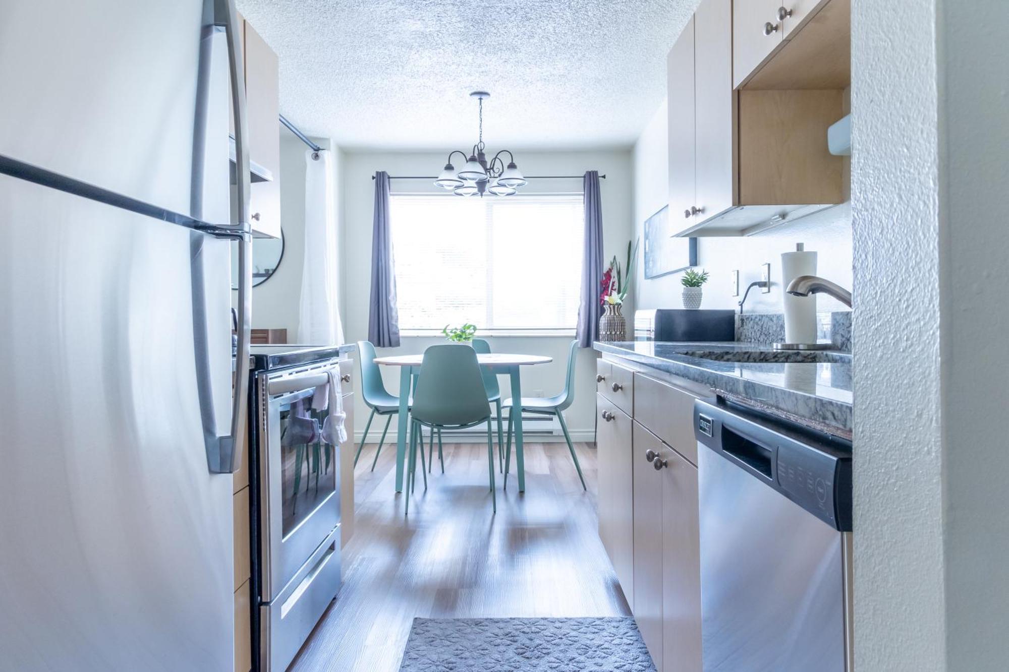 King Bed + Studio! Free Parking, Patio, Wfh Space! Seattle Exterior photo